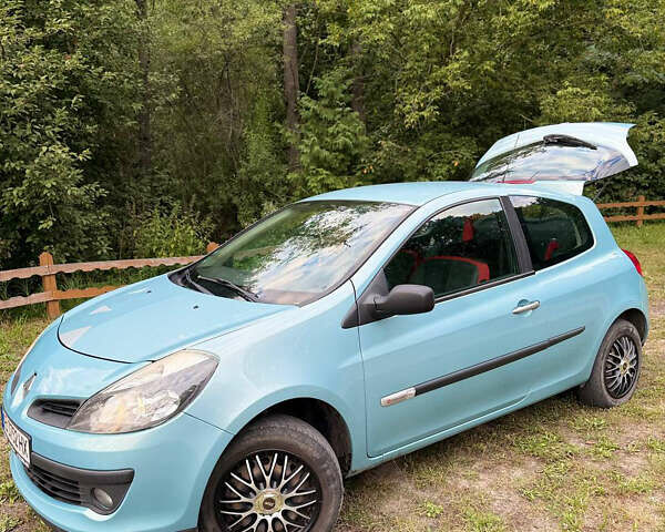 Синій Рено Кліо, об'ємом двигуна 1.15 л та пробігом 174 тис. км за 4000 $, фото 2 на Automoto.ua