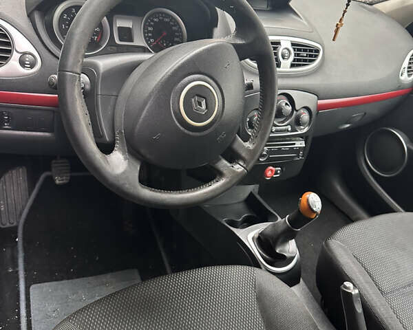 Синій Рено Кліо, об'ємом двигуна 1.15 л та пробігом 174 тис. км за 4000 $, фото 5 на Automoto.ua