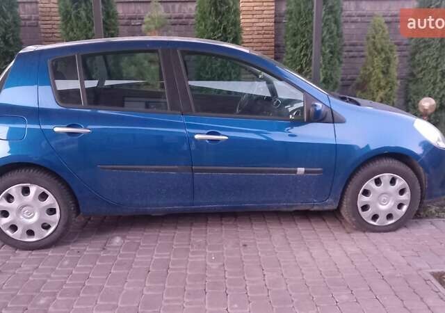 Синий Рено Клио, объемом двигателя 1.6 л и пробегом 153 тыс. км за 6850 $, фото 1 на Automoto.ua