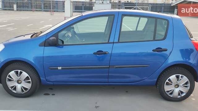 Синий Рено Клио, объемом двигателя 1.15 л и пробегом 125 тыс. км за 4700 $, фото 2 на Automoto.ua