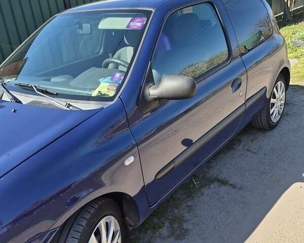 Синий Рено Клио, объемом двигателя 1.15 л и пробегом 239 тыс. км за 3100 $, фото 4 на Automoto.ua