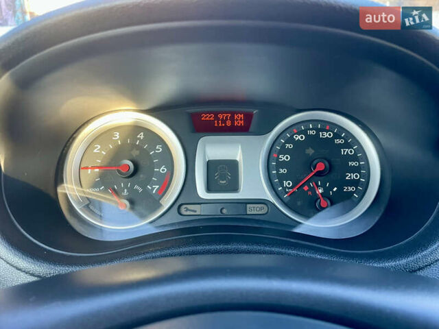 Синий Рено Клио, объемом двигателя 1.2 л и пробегом 222 тыс. км за 3800 $, фото 19 на Automoto.ua