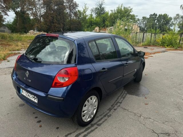 Синий Рено Клио, объемом двигателя 1.2 л и пробегом 250 тыс. км за 3452 $, фото 4 на Automoto.ua