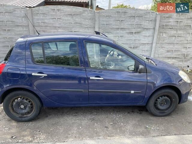 Синий Рено Клио, объемом двигателя 1.2 л и пробегом 172 тыс. км за 4600 $, фото 2 на Automoto.ua