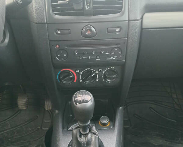 Синій Рено Кліо, об'ємом двигуна 1.2 л та пробігом 299 тис. км за 2950 $, фото 17 на Automoto.ua