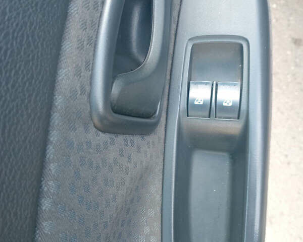 Синій Рено Кліо, об'ємом двигуна 1.2 л та пробігом 299 тис. км за 2950 $, фото 19 на Automoto.ua