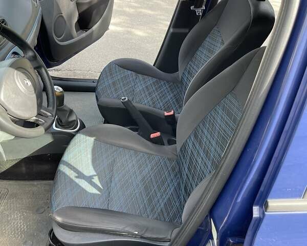 Синий Рено Клио, объемом двигателя 1.2 л и пробегом 172 тыс. км за 4600 $, фото 4 на Automoto.ua