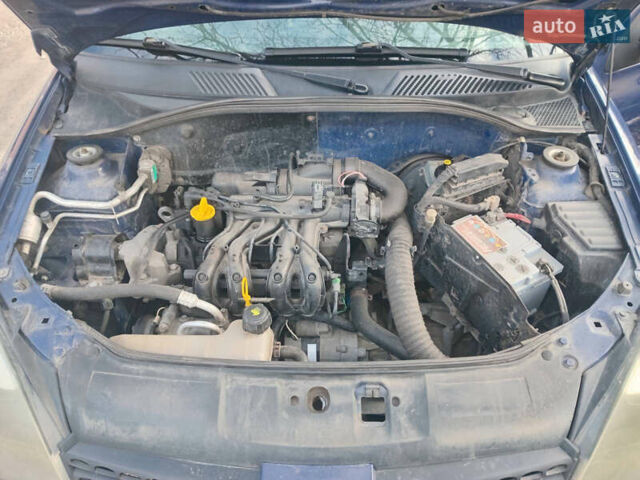 Синий Рено Клио, объемом двигателя 1.2 л и пробегом 299 тыс. км за 2999 $, фото 16 на Automoto.ua