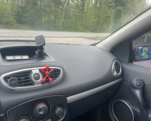 Синий Рено Клио, объемом двигателя 1.5 л и пробегом 280 тыс. км за 4300 $, фото 9 на Automoto.ua