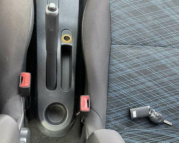 Синий Рено Клио, объемом двигателя 1.2 л и пробегом 172 тыс. км за 4600 $, фото 6 на Automoto.ua