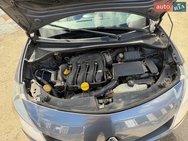 Синий Рено Клио, объемом двигателя 1.4 л и пробегом 167 тыс. км за 3200 $, фото 13 на Automoto.ua