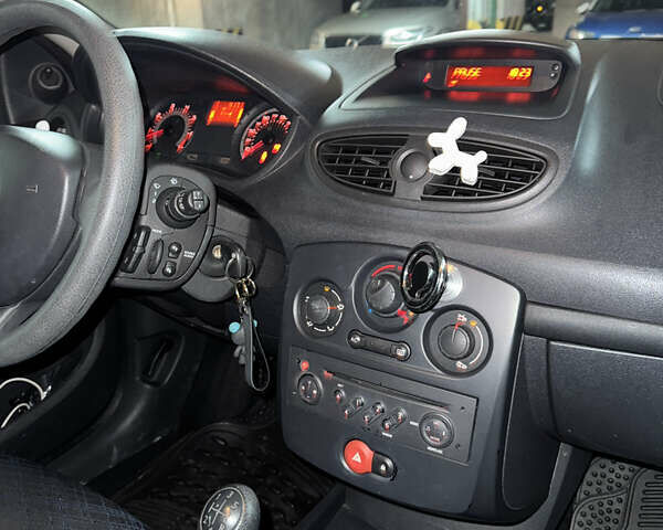 Синий Рено Клио, объемом двигателя 1.2 л и пробегом 181 тыс. км за 4100 $, фото 41 на Automoto.ua