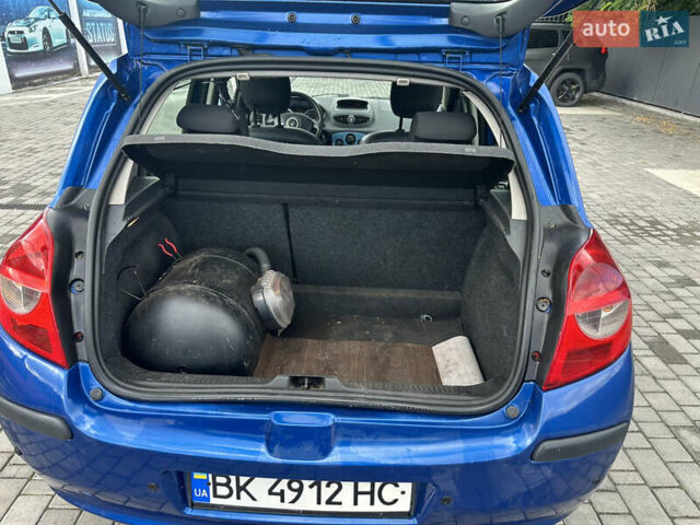 Синий Рено Клио, объемом двигателя 1.15 л и пробегом 300 тыс. км за 3000 $, фото 4 на Automoto.ua