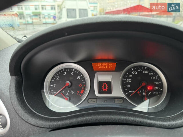 Синий Рено Клио, объемом двигателя 1.2 л и пробегом 195 тыс. км за 4900 $, фото 18 на Automoto.ua