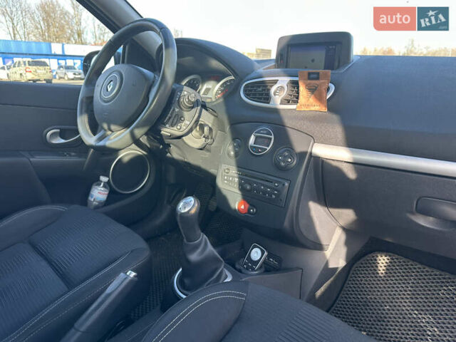 Синий Рено Клио, объемом двигателя 1.15 л и пробегом 195 тыс. км за 4900 $, фото 26 на Automoto.ua