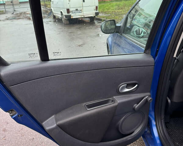 Синий Рено Клио, объемом двигателя 1.2 л и пробегом 195 тыс. км за 4900 $, фото 14 на Automoto.ua