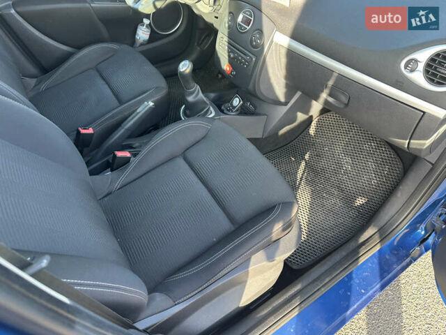 Синий Рено Клио, объемом двигателя 1.15 л и пробегом 195 тыс. км за 4900 $, фото 25 на Automoto.ua