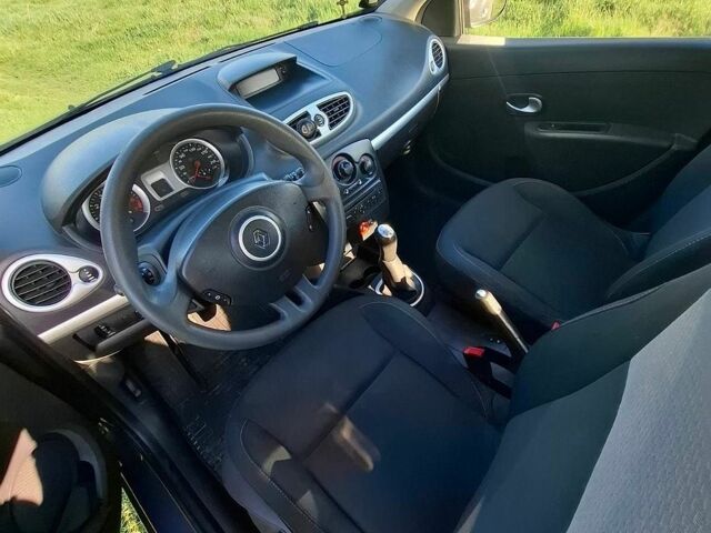 Синий Рено Клио, объемом двигателя 1.2 л и пробегом 183 тыс. км за 4500 $, фото 2 на Automoto.ua