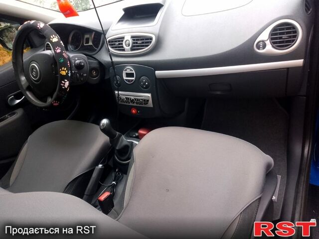 Синий Рено Клио, объемом двигателя 1.1 л и пробегом 239 тыс. км за 5200 $, фото 7 на Automoto.ua