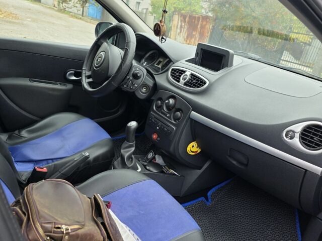 Синий Рено Клио, объемом двигателя 1.1 л и пробегом 179 тыс. км за 5600 $, фото 11 на Automoto.ua