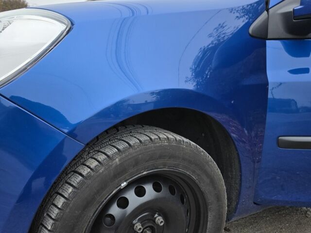 Синий Рено Клио, объемом двигателя 1.1 л и пробегом 179 тыс. км за 5600 $, фото 2 на Automoto.ua