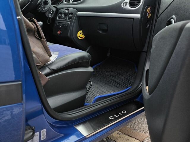 Синий Рено Клио, объемом двигателя 1.1 л и пробегом 179 тыс. км за 5600 $, фото 8 на Automoto.ua