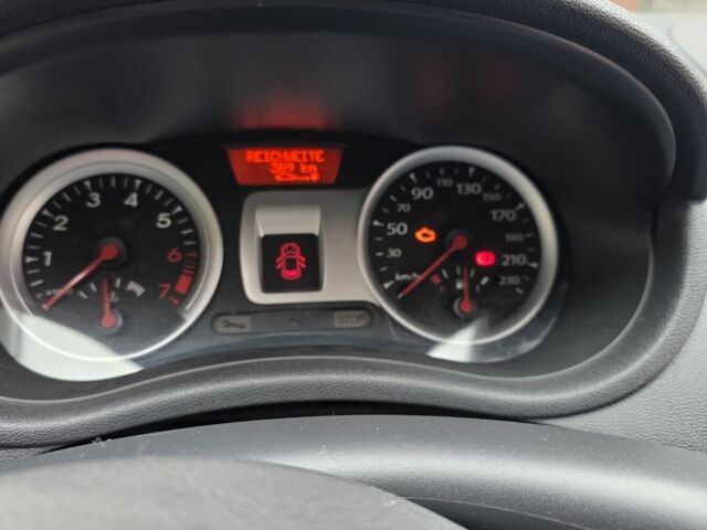 Синий Рено Клио, объемом двигателя 1.1 л и пробегом 179 тыс. км за 5600 $, фото 5 на Automoto.ua