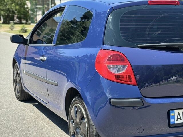 Синий Рено Клио, объемом двигателя 1.1 л и пробегом 98 тыс. км за 4100 $, фото 4 на Automoto.ua
