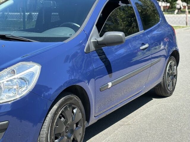 Синий Рено Клио, объемом двигателя 1.1 л и пробегом 98 тыс. км за 4100 $, фото 3 на Automoto.ua