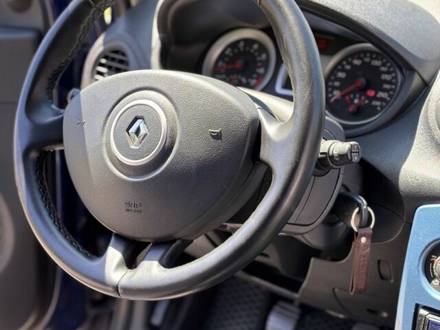 Синий Рено Клио, объемом двигателя 1.1 л и пробегом 98 тыс. км за 4100 $, фото 12 на Automoto.ua