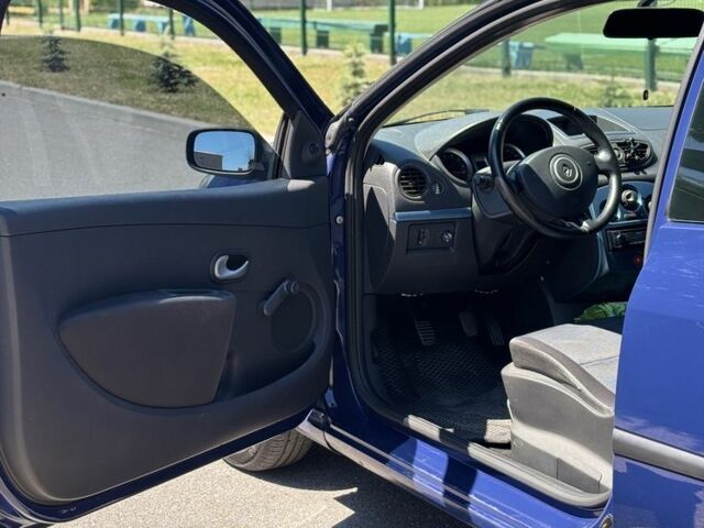 Синий Рено Клио, объемом двигателя 1.1 л и пробегом 98 тыс. км за 4100 $, фото 11 на Automoto.ua