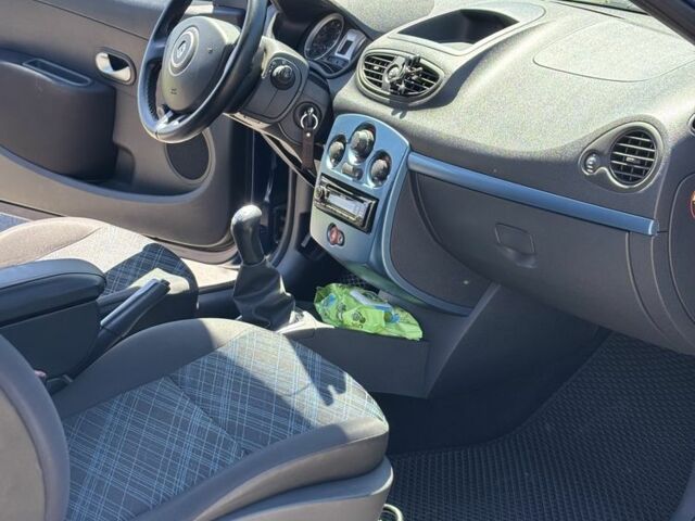 Синий Рено Клио, объемом двигателя 1.1 л и пробегом 98 тыс. км за 4100 $, фото 8 на Automoto.ua