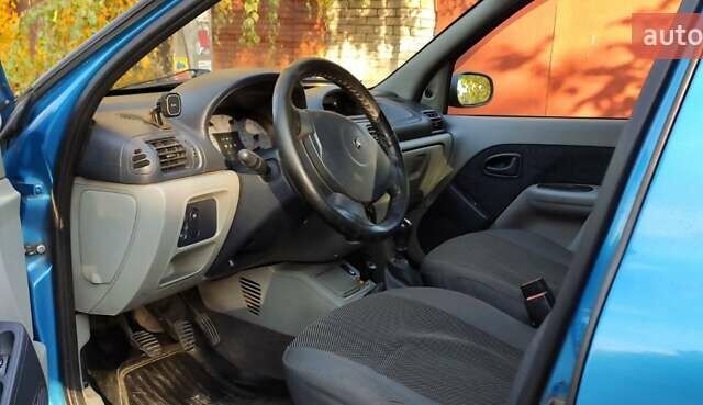 Синій Рено Кліо, об'ємом двигуна 1.39 л та пробігом 216 тис. км за 3250 $, фото 6 на Automoto.ua