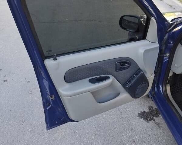 Синий Рено Клио, объемом двигателя 1.39 л и пробегом 234 тыс. км за 3400 $, фото 7 на Automoto.ua