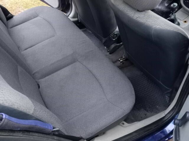 Синій Рено Кліо, об'ємом двигуна 1.4 л та пробігом 233 тис. км за 3650 $, фото 8 на Automoto.ua