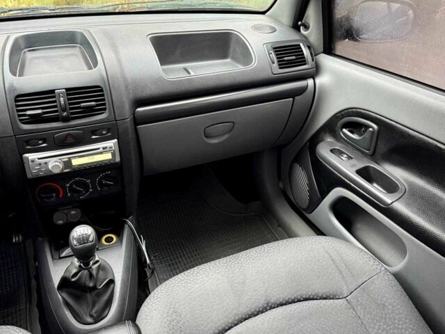 Синій Рено Кліо, об'ємом двигуна 1.4 л та пробігом 168 тис. км за 2950 $, фото 14 на Automoto.ua