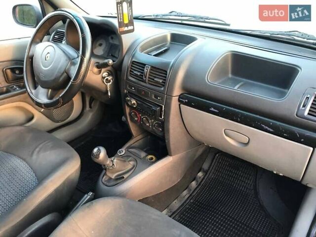 Синий Рено Клио, объемом двигателя 1.4 л и пробегом 280 тыс. км за 2800 $, фото 15 на Automoto.ua
