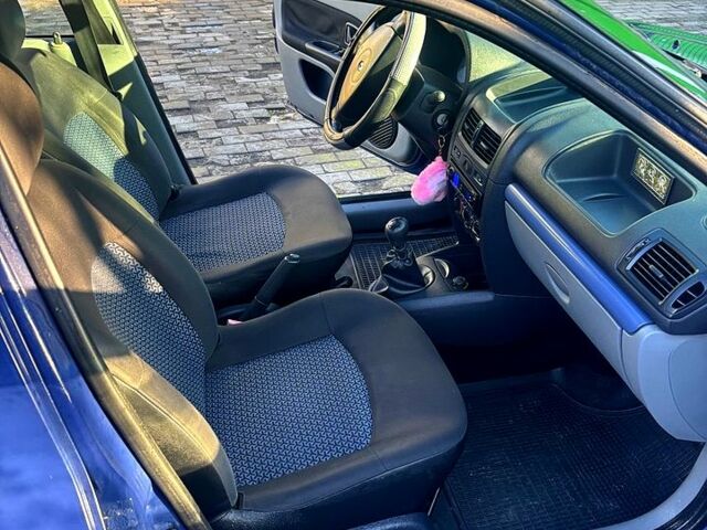 Синій Рено Кліо, об'ємом двигуна 1.4 л та пробігом 190 тис. км за 3099 $, фото 6 на Automoto.ua