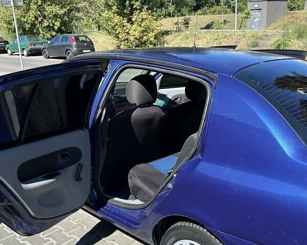 Синий Рено Клио, объемом двигателя 1.4 л и пробегом 176 тыс. км за 3000 $, фото 5 на Automoto.ua