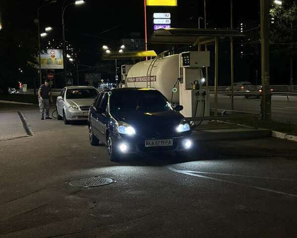 Синий Рено Клио, объемом двигателя 1.39 л и пробегом 199 тыс. км за 3000 $, фото 15 на Automoto.ua