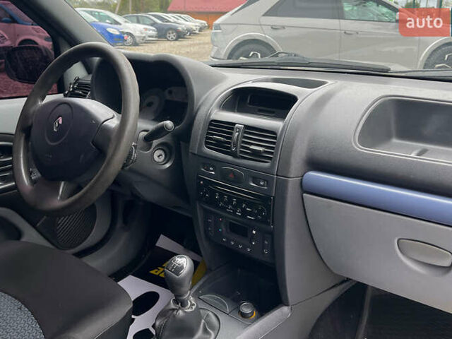 Синій Рено Кліо, об'ємом двигуна 1.39 л та пробігом 211 тис. км за 3400 $, фото 15 на Automoto.ua