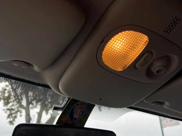 Синій Рено Кліо, об'ємом двигуна 1.4 л та пробігом 211 тис. км за 3400 $, фото 16 на Automoto.ua