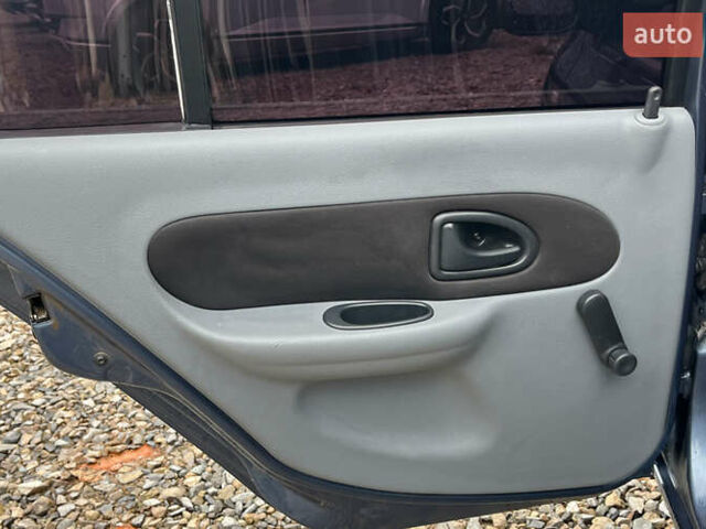 Синій Рено Кліо, об'ємом двигуна 1.39 л та пробігом 211 тис. км за 3400 $, фото 21 на Automoto.ua