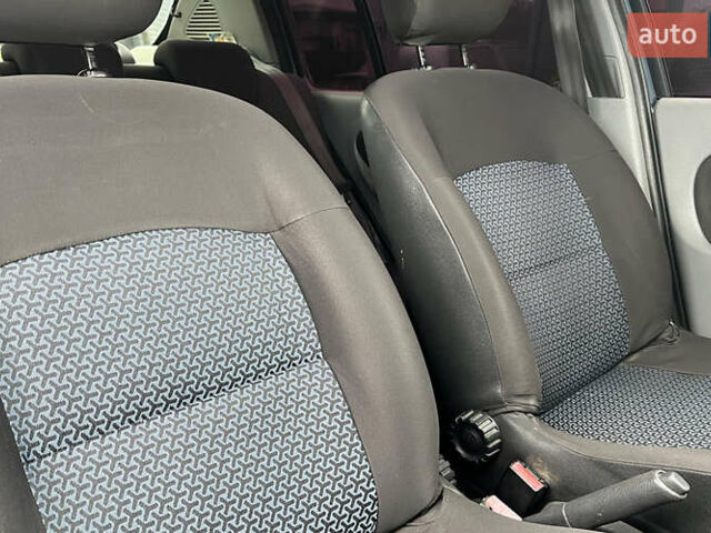 Синій Рено Кліо, об'ємом двигуна 1.39 л та пробігом 211 тис. км за 3400 $, фото 20 на Automoto.ua