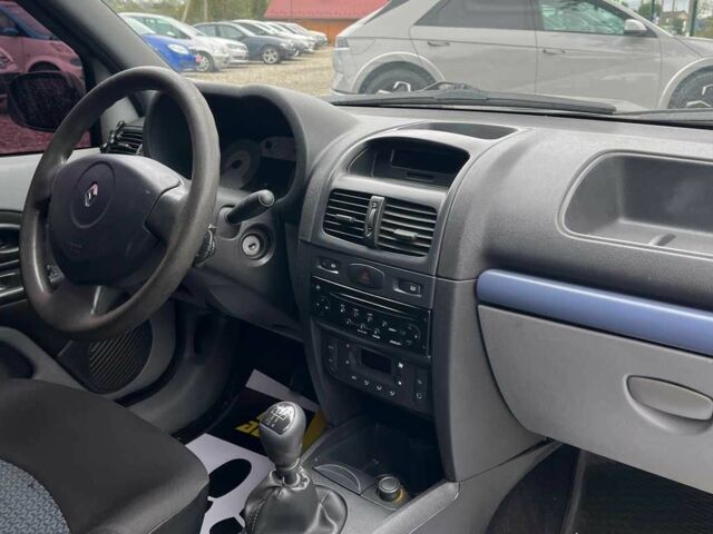 Синій Рено Кліо, об'ємом двигуна 1.4 л та пробігом 211 тис. км за 3400 $, фото 15 на Automoto.ua