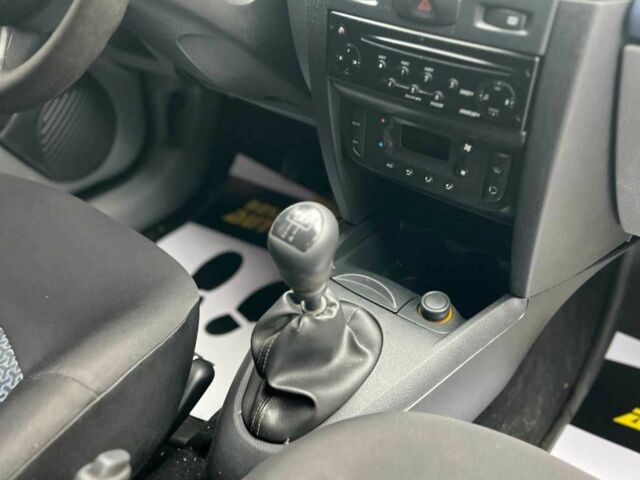 Синій Рено Кліо, об'ємом двигуна 1.4 л та пробігом 211 тис. км за 3400 $, фото 13 на Automoto.ua