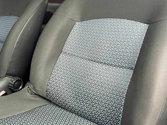 Синій Рено Кліо, об'ємом двигуна 1.4 л та пробігом 211 тис. км за 3400 $, фото 17 на Automoto.ua