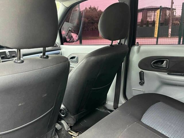 Синій Рено Кліо, об'ємом двигуна 1.4 л та пробігом 211 тис. км за 3400 $, фото 18 на Automoto.ua