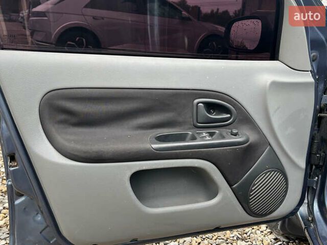 Синій Рено Кліо, об'ємом двигуна 1.39 л та пробігом 211 тис. км за 3400 $, фото 22 на Automoto.ua