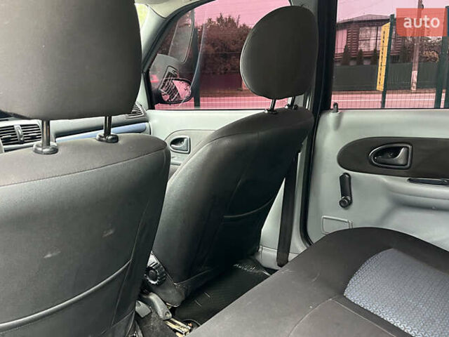 Синій Рено Кліо, об'ємом двигуна 1.39 л та пробігом 211 тис. км за 3400 $, фото 18 на Automoto.ua